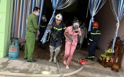 Cảnh sát cứu 14 người thoát chết trong vụ cháy nhà nghỉ lúc rạng sáng