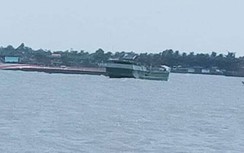 Chìm sà lan chở cát gần 500 tấn trên sông Tiền, 3 người thoát chết