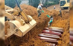 Video: Ớn lạnh với hố chôn tập thể dành cho nạn nhân tử vong vì Covid-19