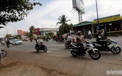 Video: Trăm “quái xế” nẹt pô ầm ĩ, tháo chạy ngược chiều gây náo loạn QL13