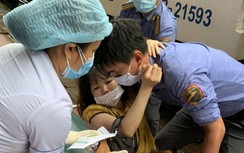 Nhân viên đường sắt hỗ trợ hành khách sinh con ngay trên tàu hỏa