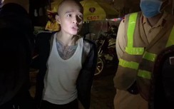 Thấy cảnh sát mở cốp xe, đối tượng mang ma tuý ngồi thụp xuống khóc than