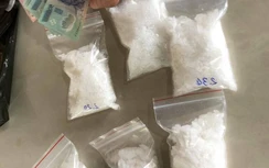 Kiểm tra ô tô phát hiện cặp vợ chồng vận chuyển ma túy đá