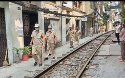 Hà Nội kí cam kết đảm bảo ATGT đường sắt với các hộ dân ven đường tàu