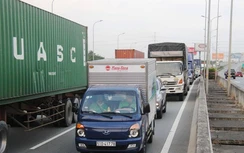 Đường dẫn cao tốc Long Thành kẹt xe nghiêm trọng chiều 29/4