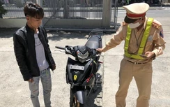 Đà Nẵng: Cảnh sát vây bắt nam thanh niên "diễn xiếc" trên đèo Hải Vân