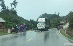 Tông vào cột mốc trên QL6, nam thanh niên tử vong tại chỗ