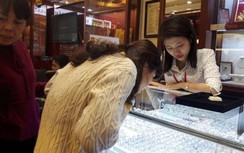 Giá vàng chiều nay 1/5/2020: Vàng trong nước tuột dốc theo thế giới