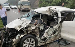 Ba ô tô tai nạn liên hoàn trên cao tốc Nội Bài - Lào Cai, tài xế nhập viện