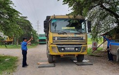 Hà Nội phạt gần 70 triệu đồng hai xe "khủng" chở quá tải 150% và 200%