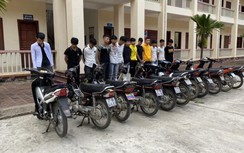 Nhóm bốc đầu xe máy, quay video đăng lên mạng câu view bị xử phạt