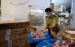 Hà Nội: 6 tấn nầm lợn, dạ dày bẩn, chân gà ngả đen chuẩn bị đi tiêu thụ