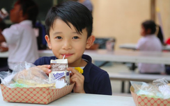 Nhà máy tại Mỹ của Vinamilk ủng hộ sữa cho người dân khó khăn do Covid-19