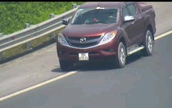 Clip: Xe bán tải đi lùi 500m trên cao tốc Hà Nội - Hải Phòng