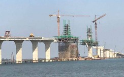 Cận cảnh cầu Cửa Hội vượt sông Lam sắp hợp long
