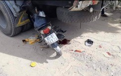 Người phụ nữ tử vong sau cú đâm cực mạnh vào đuôi xe tải bên đường