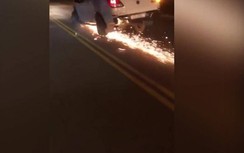 Video tai nạn giao thông ngày 11/5: Xe bán tải gãy trục vẫn phóng bạt mạng