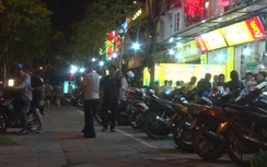 Video: Cuối ngày, người dân nườm nượp đi xe đến quán bia, CSGT nói gì?