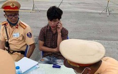 Ngày đầu ra quân, CSGT phạt gần 350 tài xế vi phạm nồng độ cồn, ma tuý