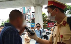 Phạt 17 triệu đồng, tước bằng 17 tháng tài xế xe bán tải uống rượu bia