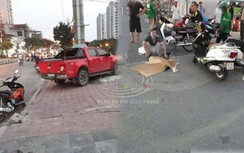 Hà Nội: Va chạm với xe bán tải, bé trai 1 tuổi ngã khỏi xe đạp điện tử vong