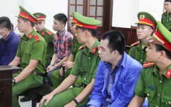 Xét xử nhóm côn đồ vây xe chở CA: Bị cáo Lương đề nghị trích xuất camera