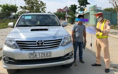 Nhận vơ hành khách là người nhà, tài xế xe hợp đồng trá hình vẫn lộ tẩy