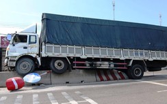 Ninh Thuận: Xe chở nước leo lên dải phân cách trên QL1 do tài xế... ngủ gật