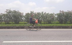 Đạp xe, đi bộ kiểu "giỡn mặt" tử thần trên cao tốc Hà Nội - Thái Nguyên