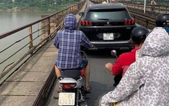 Tước GPLX 2 tháng nữ tài xế điều khiển ô tô 5 chỗ trên cầu Long Biên