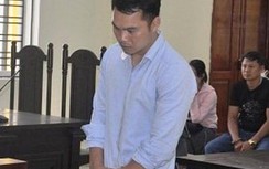 Nguyên cán bộ vác súng cướp ngân hàng ngất xỉu tại tòa