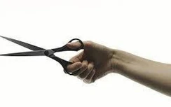 Mâu thuẫn tình cảm, cô gái 19 tuổi đâm bạn tử vong trước nhà nghỉ