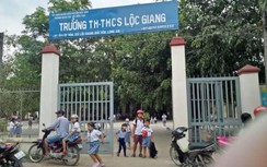 Long An: Nam phụ huynh vào lớp hành hung cô giáo bất tỉnh ngay bục giảng