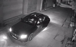 Video: Sốc với cảnh nhóm người đi xe Mercedes bắt trộm mèo