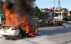 Video: Ô tô tập lái bất ngờ bốc cháy dữ dội giữa đường