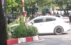 Tài xế xe Mazda hất chiến sĩ công an phường lên nắp capô bỏ chạy là ai?