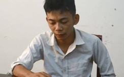 Nam thanh niên cầm dao đuổi chém cha, đánh cả công an