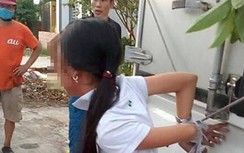 Mất tiền, gia đình trói 2 tay cháu gái 12 tuổi vào thùng xe tải đánh đập