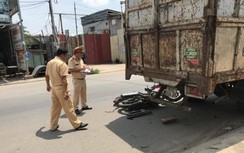 Tông đuôi xe tải đỗ bên đường, nam thanh niên nguy kịch