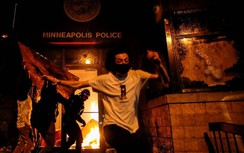 Người biểu tình phá hơn 170 cơ sở kinh doanh, đốt đồn cảnh sát ở Minnesota