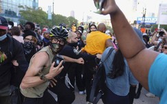 Bạo loạn ở Minneapolis: Cảnh sát dùng hơi cay tấn công cả các nhà báo