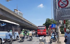 Chùm ảnh: Xe khách rồng rắn chạy "rùa bò" vợt khách gần bến Mỹ Đình