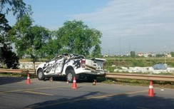 Video: Hiện trường tai nạn ô tô tông vào thanh hộ lan, 2 người tử vong