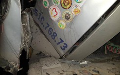 Video: Đâm vào đuôi xe container, tài xế suýt mất mạng