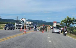 Xe máy va chạm với xe tải biển Lào, người đàn ông tử vong tại chỗ