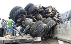 3 vụ tai nạn trên cầu Phú Mỹ, giao thông ùn tắc kinh hoàng ở TP.HCM