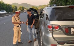 Thêm xe 7 chỗ chở khách trá hình tuyến Huế - Đà Nẵng bị "sờ gáy"