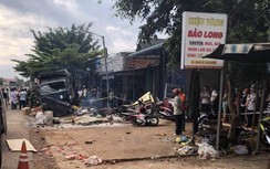 Nóng: 2 ô tô lao vào nhà dân, 5 người tử vong, 7 người bị thương