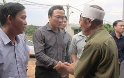 Nguy hiểm chợ họp ven đường Hồ Chí Minh qua Tây Nguyên