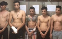 Dùng dao kiếm nói chuyện với nhau để tranh giành địa bàn quảng cáo